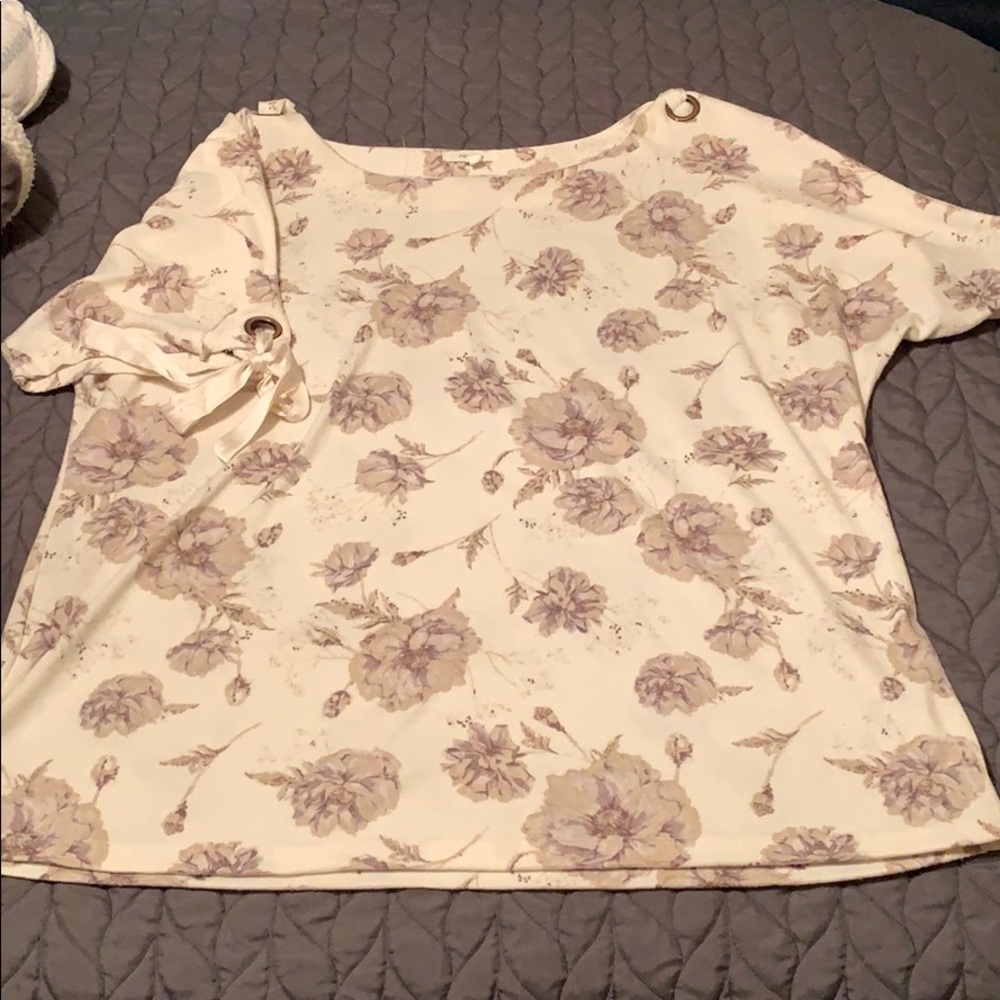 Short sleeve floral sweater